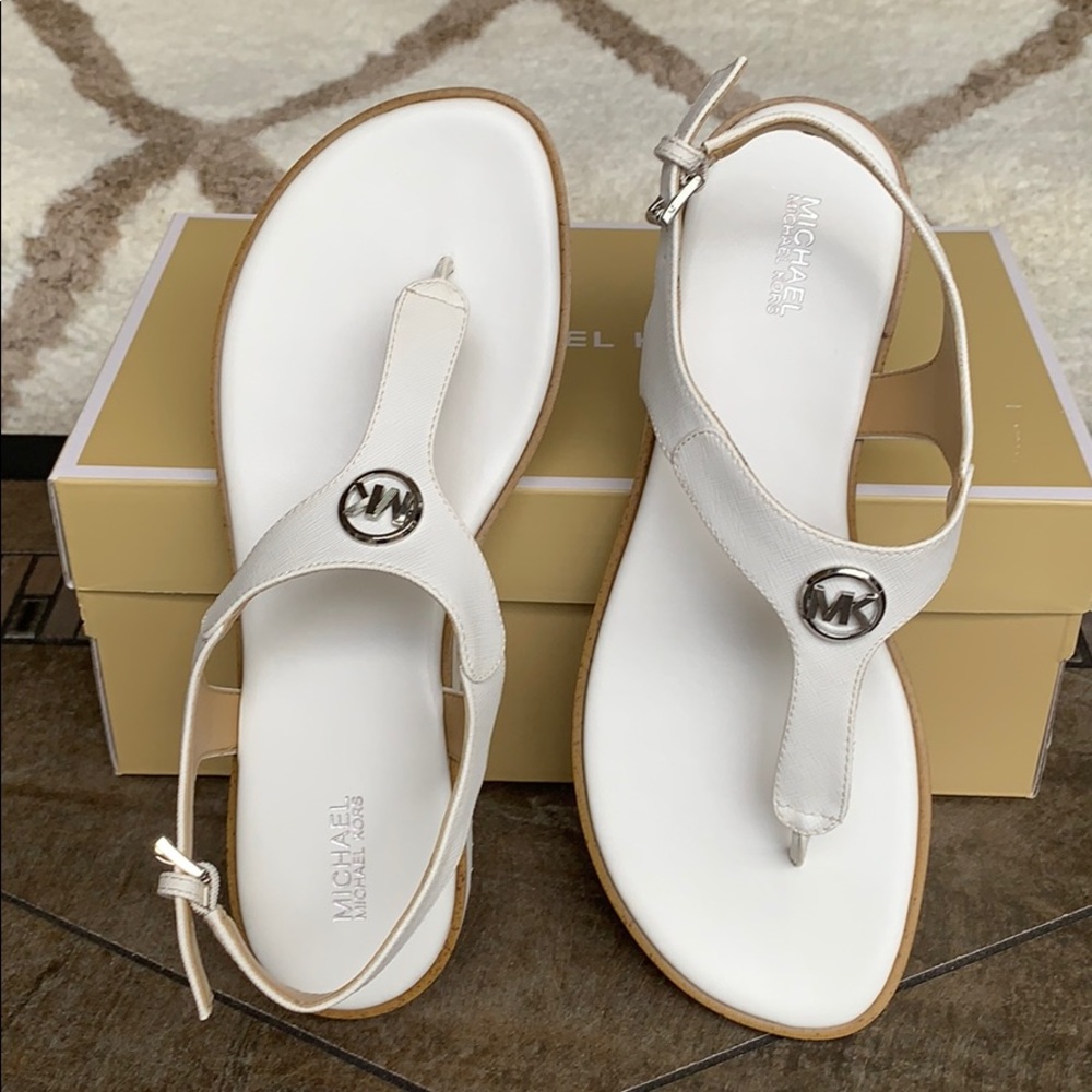 MICHAEL KORS JUDY THONG SAFFIANO PVC OPTIC WHITE - Picture 10 of 16